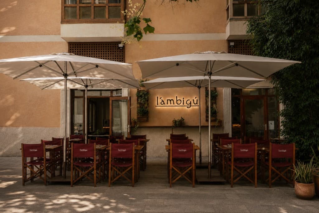 Terraza de L'Ambigú, en el casco antiguo de Palma