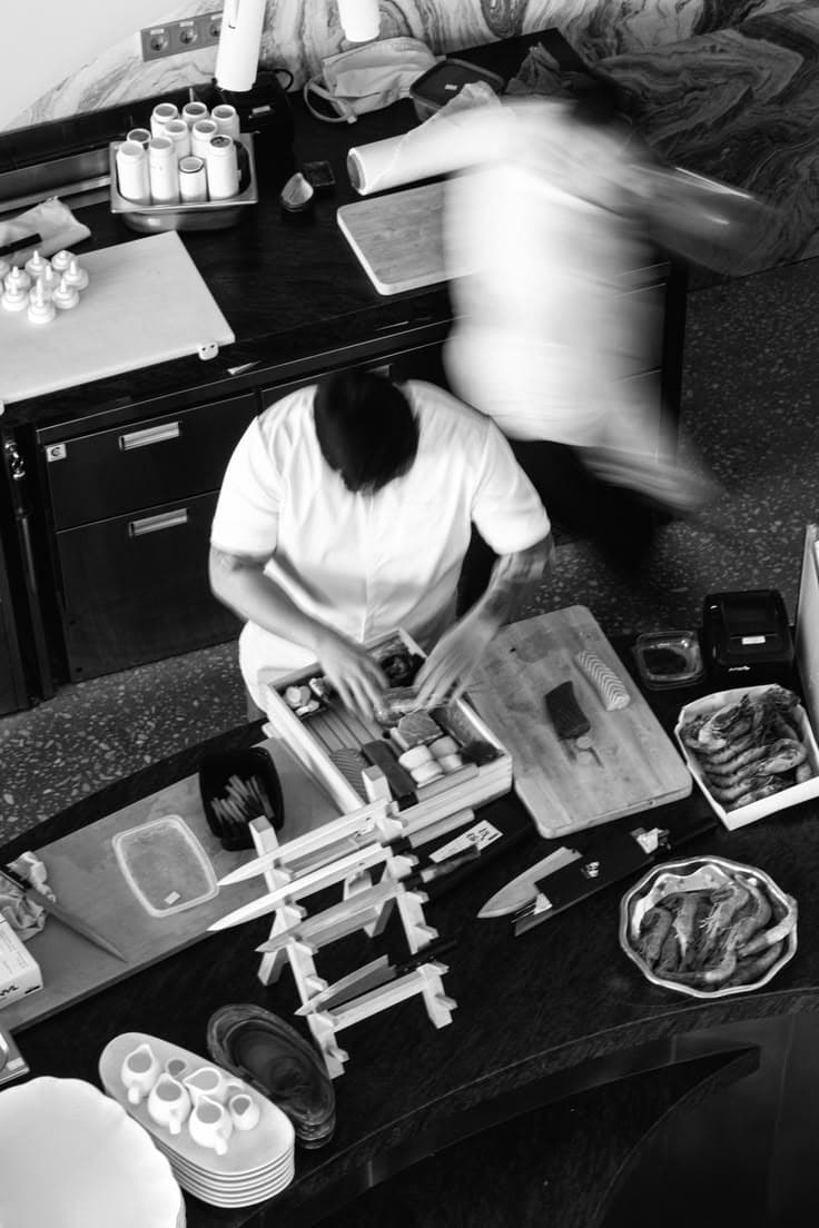 Vista cenital de la cocina en servicio